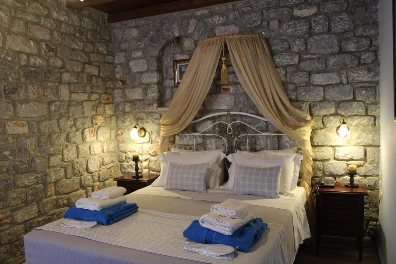 εn Plo Luxury Apart Otel Karavostásion