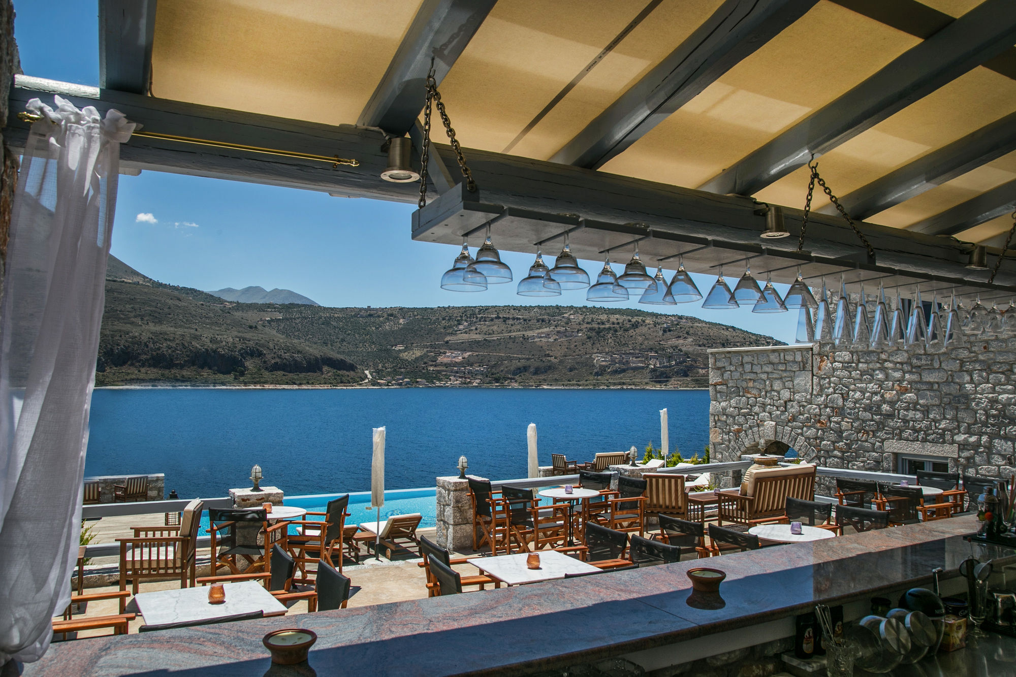 Apart Otel εn Plo Luxury Karavostásion