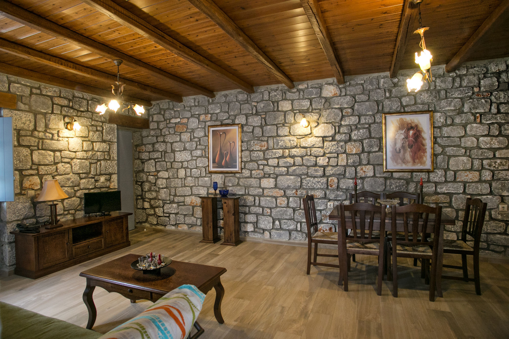 Apart Otel εn Plo Luxury Karavostásion